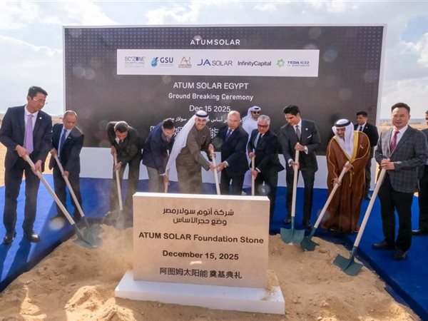 باستثمارات 10.5 مليار جنيه.. مصر تضع حجر أساس أكبر مجمع متكامل للطاقة الشمسية  