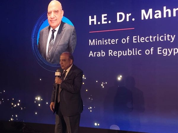 مصر تعزز التحول الطاقي والطاقة المتجددة.. عصمت يشدد على الشبكات الذكية وأمن الطاقة