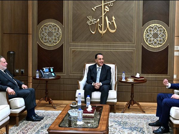 تفاصيل اجتماع رئيس الوزراء مع وزير المالية ومحافظ البنك المركزي لدعم الاقتصاد
