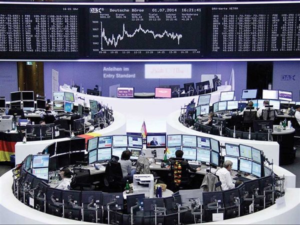 هبوط الأسهم الأوروبية وسط ترقب قرارات البنوك المركزية ومفاوضات أوكرانيا