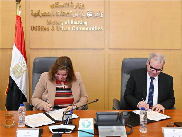 توقيع عقد تخصيص قطعة أرض لإقامة مشروع عمراني بالقاهرة الجديدة