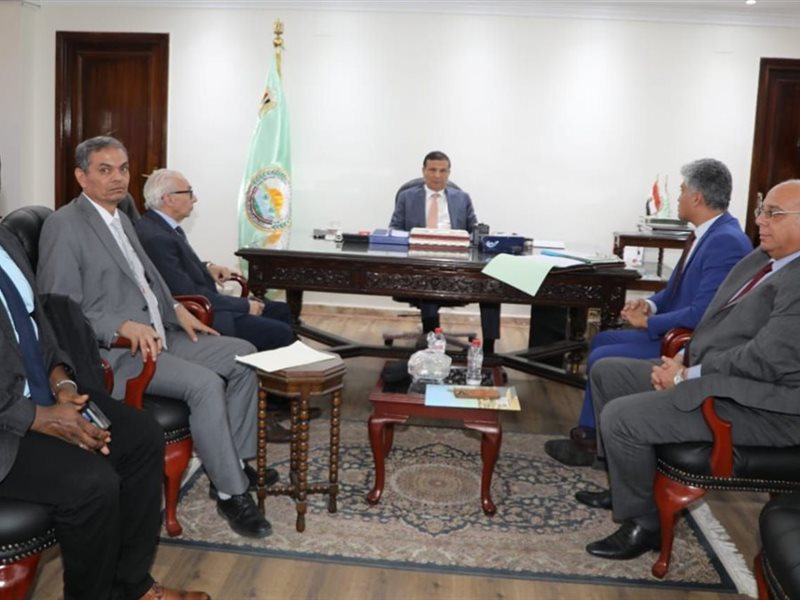 عقد علاء فاروق، وزير