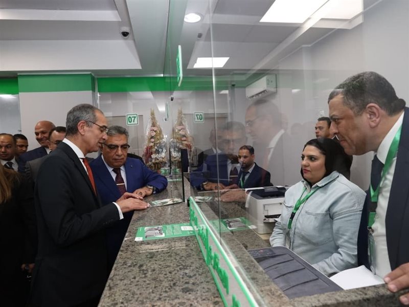 وزير الاتصالات يفتتح