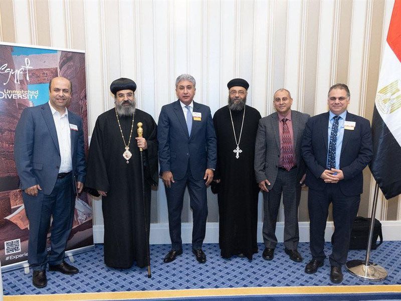 وزير السياحة يزور