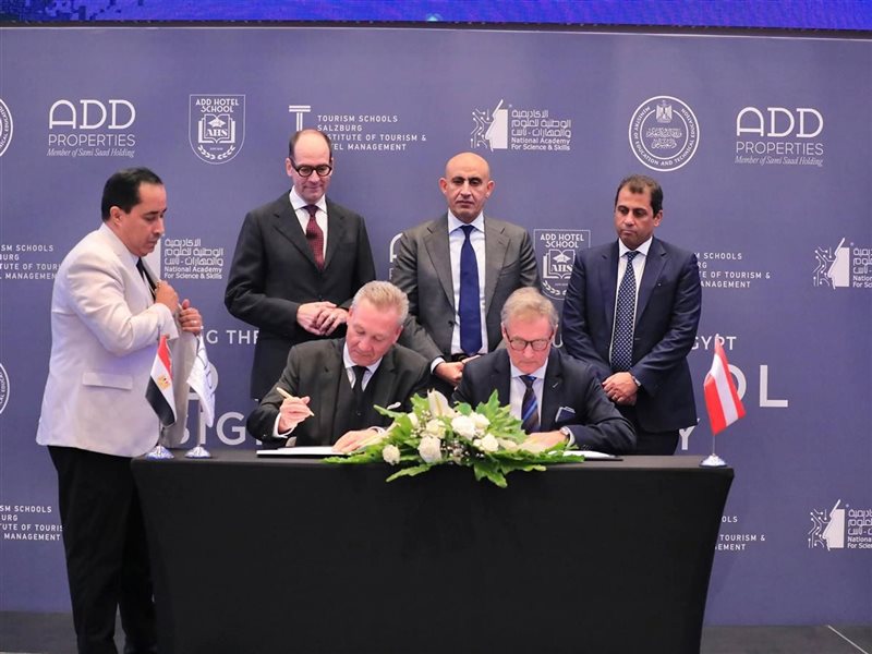 وزير التعليم يشهد