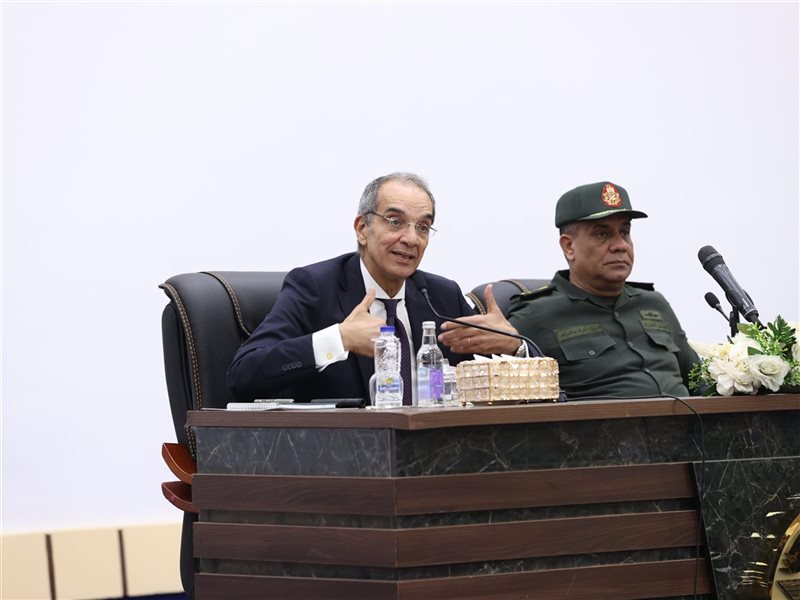 عمرو طلعت وزير الاتصالات