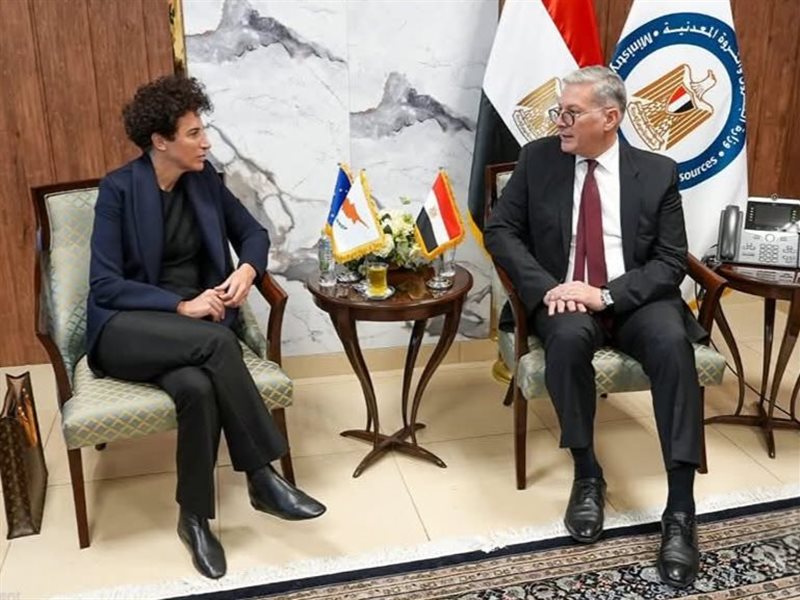 وزير البترول يلتقي