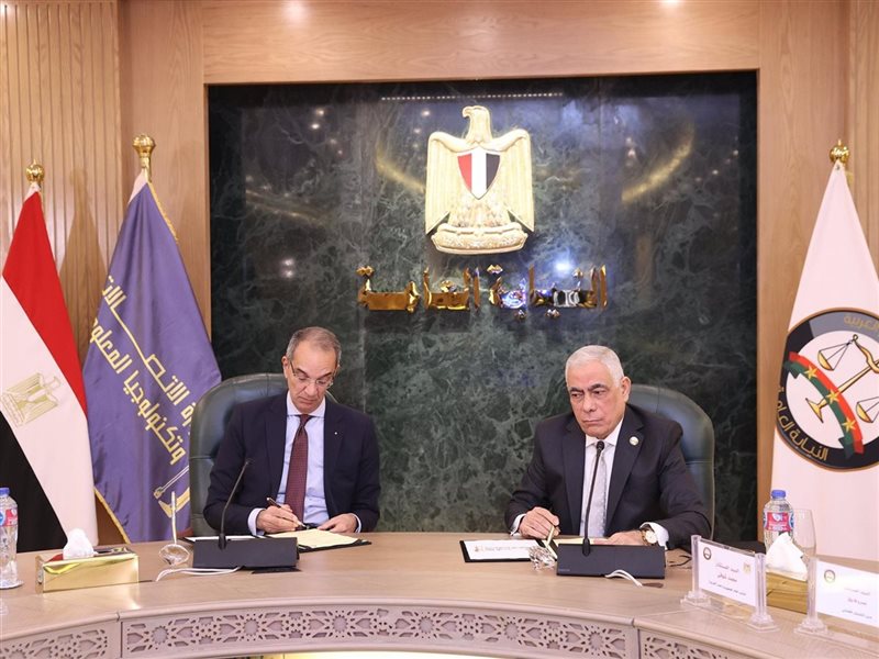 وزير الاتصالات والنائب