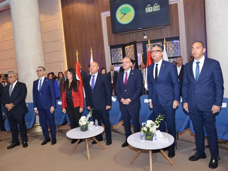 4 وزراء في جلسة تداول