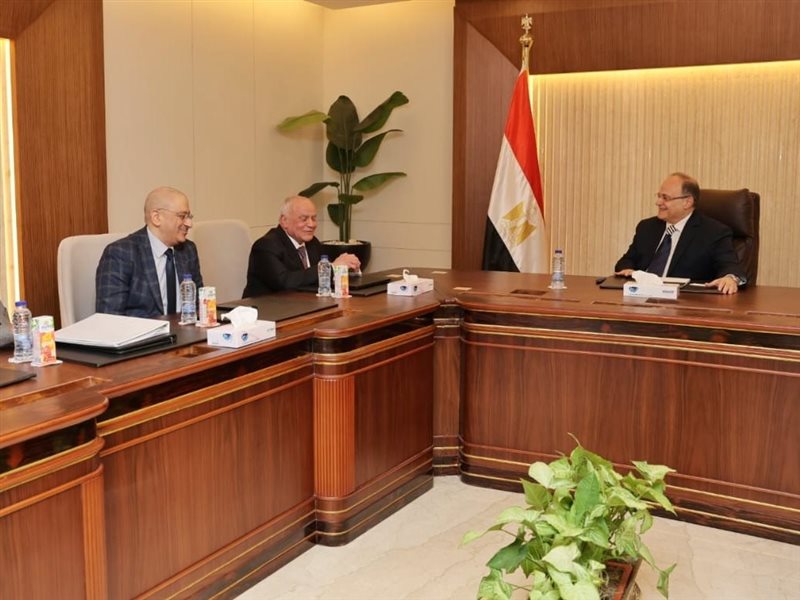  الدكتور علي الغمراوي،