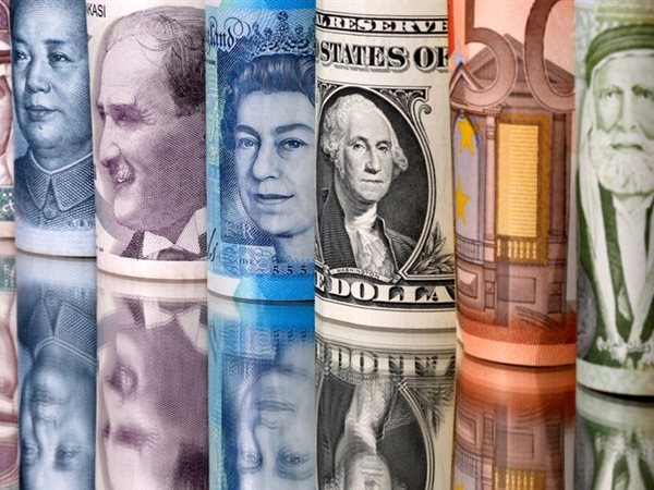 اليورو والإسترليني عند مستويات مرتفعة.. والعملات العربية تترقب