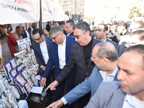 وزير التموين يفتتح سوق اليوم الواحد بمنطقة حدائق الأهرام.. ويتفقد 19 سوقاً