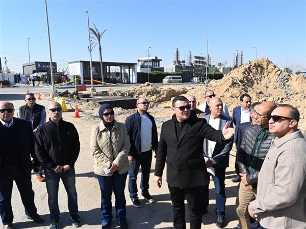 يضم 1800 مكان انتظار.. وزير الإسكان يتفقد طريق الريفيرا بالشيخ زايد