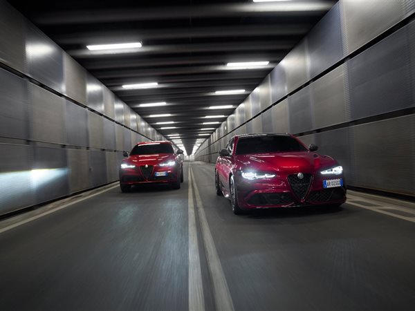 ألفا روميو تكشف عن إصداري Giulia وStelvio Quadrifoglio Collezione المحدودين