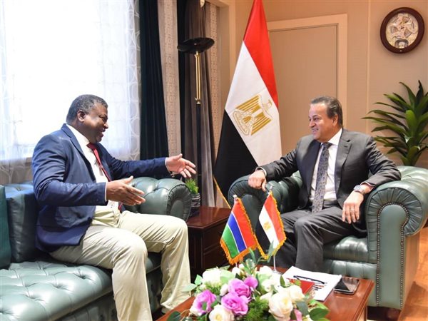 مباحثات مصرية جامبية لتعزيز التعاون الصحي وصناعة المستحضرات الدوائية
