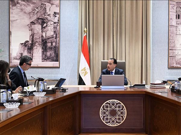 تمهيدًا لتحويل الدعم نقديًا رئيس الوزراء يبحث آليات المنظومة مع وزير التموين