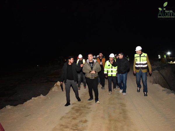 مرور ليلي لرئيس جهاز العلمين لمتابعة أعمال بحيرات 