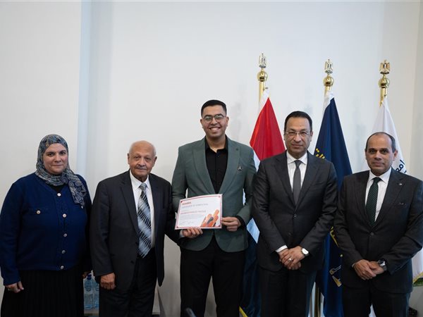 تخريج أول دفعة من البرنامج التدريبي لبناء قدرات طلاب وخريجى جامعة مصر للمعلوماتية 