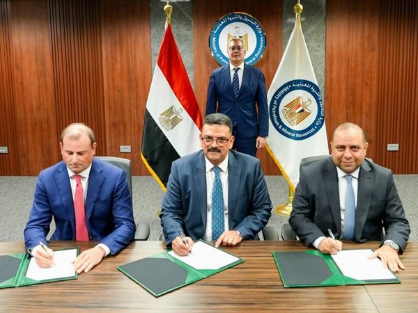 مصر توقع على مسودة تعديل اتفاقية تعدين الذهب في أبو مروات لتعزيز الاستثمار