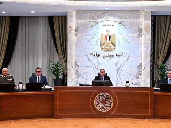 تشديد مروري واسع وتوسيع التأمين الصحي و55 مشروعًا جديدًا في 10 ملفات حكومية.. تفاصيل 