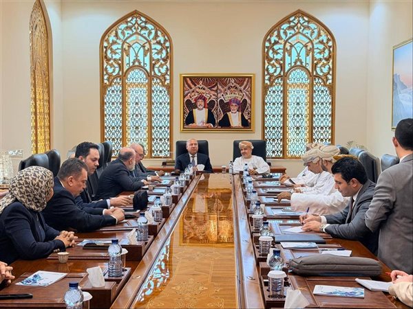 مصر وعمان تبحثان خط ملاحي ومنطقة لوجستية لتسهيل التجارة بين البلدين