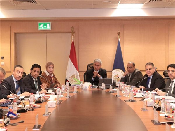 وزير السياحة يستعرض نجاح المعارض الدولية ويعزز خطط المجلس الأعلى للآثار