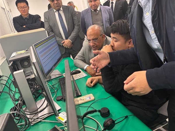 من بكين إلى الشبكة الموحدة.. وزير الكهرباء يقود شراكة تكنولوجية مع «هواوي» لتأمين استقرار الطاقة في مصر