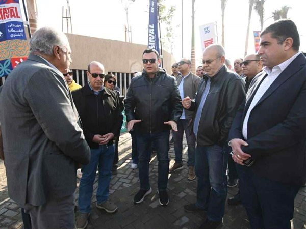 على مساحة 500 فدان.. وزير الإسكان يتفقد مشروع 