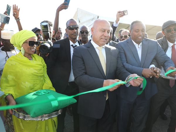  وزير الصناعة يفتتح  محطة الطاقة الشمسية بقرية 