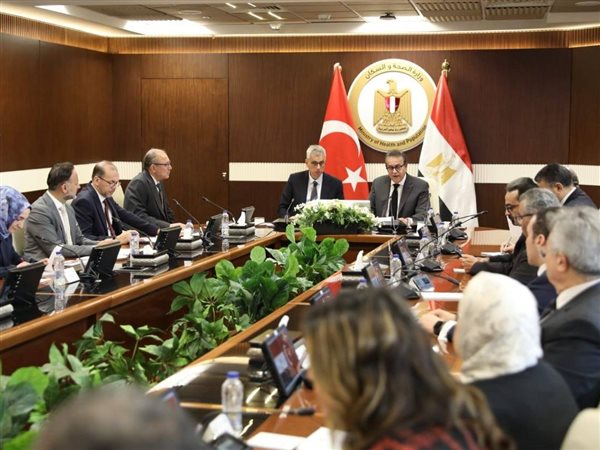 مصر وتركيا تبحثان تعزيز التعاون الصحي وتوطين الصناعات الدوائية