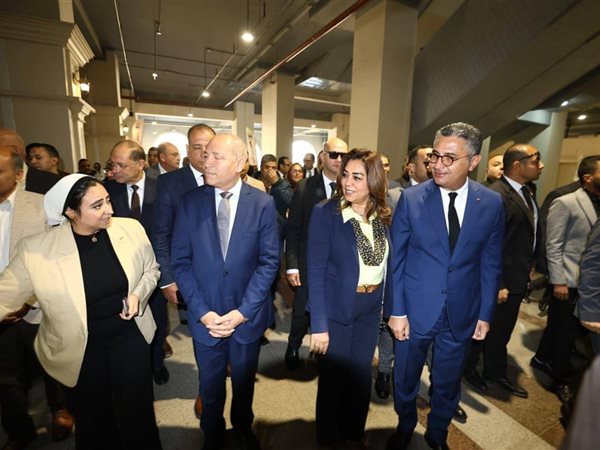 افتتاح سوق ومعرض للسلع الغذائية المخفضة بميدان رمسيس في القاهرة