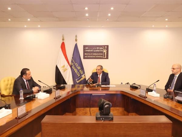 وزير الاتصالات يشهد توقيع تعاون مع شركة أورنچ لتعزيز التشخيص عن بُعد