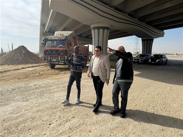 رئيس جهاز القاهرة الجديدة يتفقد طريق العين السخنة القديم ومداخل المدينة