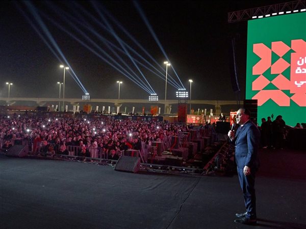 مدبولي يشارك احتفالات العام الجديد ويشيد بمساهمة المصريين في العاصمة الجديدة