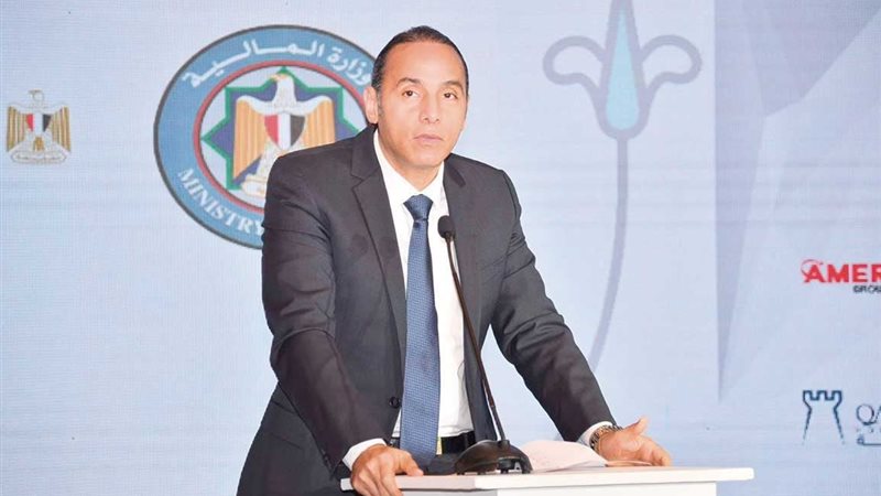 إسلام عزام رئيس البورصة المصرية