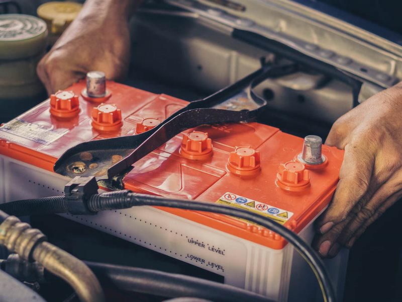 بطارية السيارة 