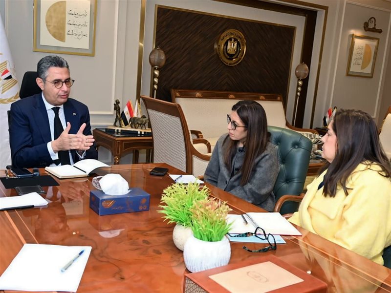  وزير التموين والتجارة