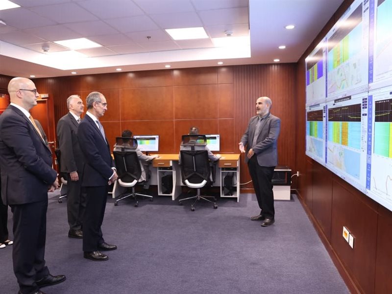 وزير الاتصالات  