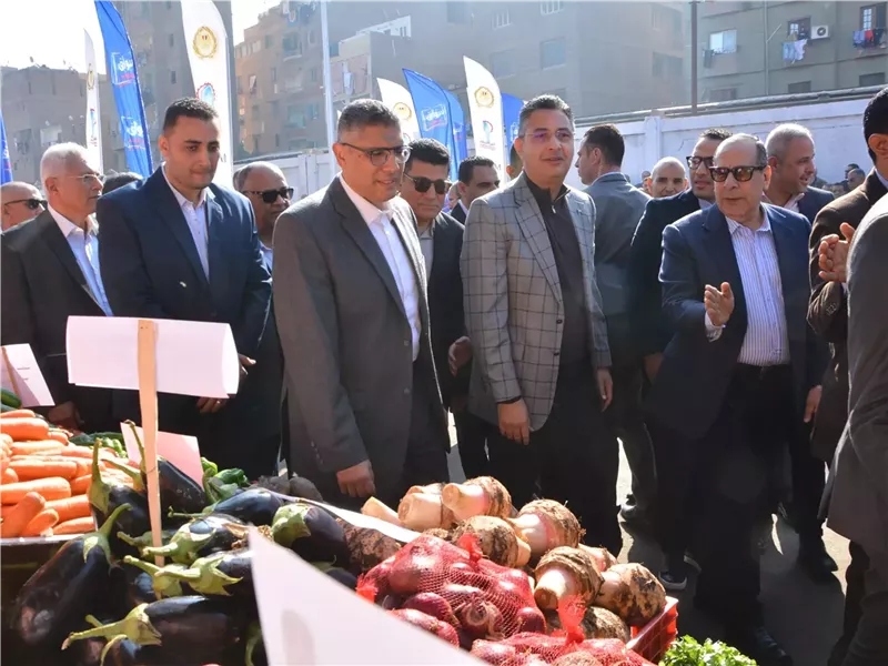 الدكتور شرف فاروق،