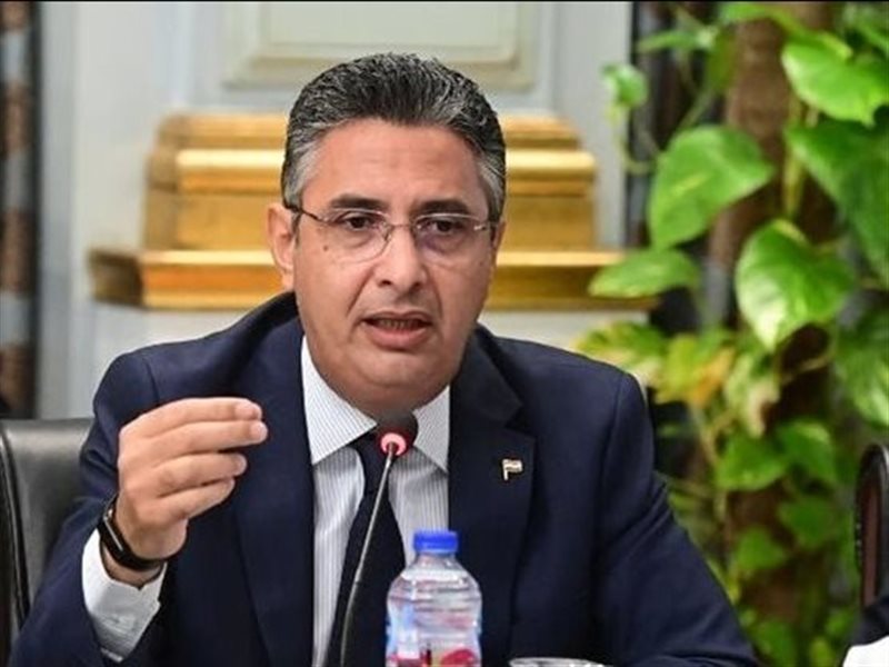  الدكتور شريف فاروق،