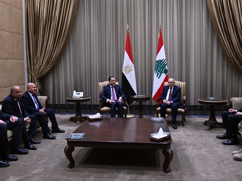 مصطفى مدبولي بمطار