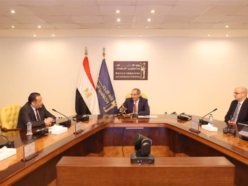 وزير الاتصالات