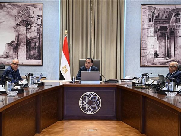 رئيس الوزراء يتابع جهود تصويب التواجدات على أراضي طرح النهر وحماية مجرى النيل