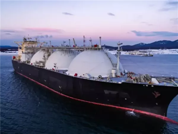 مصر توقع اتفاقية لتوريد 24 شحنة غاز طبيعي مسال لصيف 2026