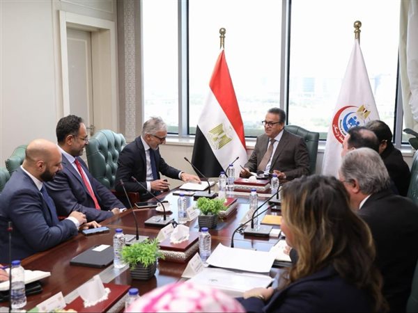 وزير الصحة يبحث مع شركة «فيلبس» توطين صناعة أجهزة الأشعة في مصر