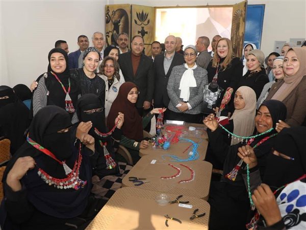 رئيس هيئة التنمية بالصعيد ومحافظ بني سويف يفتتحان مركز ميدوم لتنمية المهارات