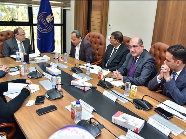 رئيس هيئة الدواء يبحث مع جيبتو فارما وشيلبا وبيوميد توطين أدوية الأورام