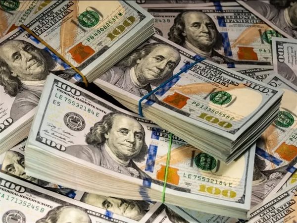 خبير اقتصادي: ارتفاع تحويلات المصريين بالخارج يعزز استقرار الجنيه ويخفض التضخم