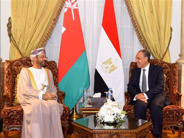 مشاورات مصرية–عُمانية بالقاهرة لتعزيز الشراكة وتنسيق المواقف الإقليمية