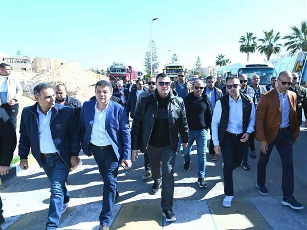 وزير الإسكان يتفقد تطوير 